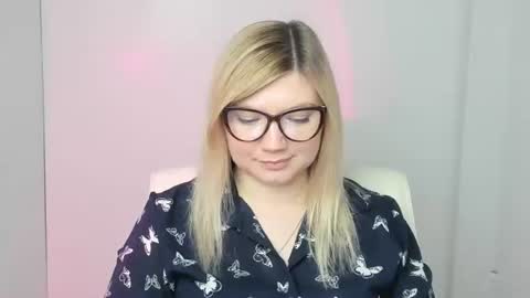 Snapshot of molly_moree chatting on November 4, 1:10 pm Molly online show from November 4, 1:10 pm