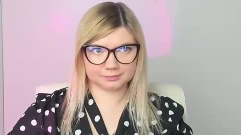 Snapshot of molly_moree chatting on November 11, 2:39 pm Molly online show from November 11, 2:39 pm