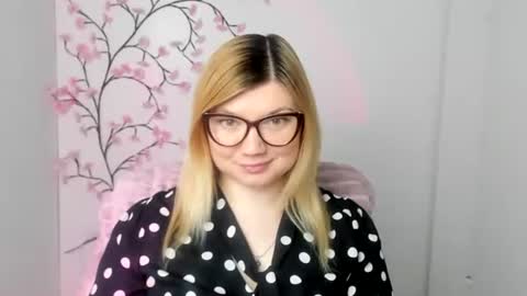 Molly online show from March 18, 12:41 pm