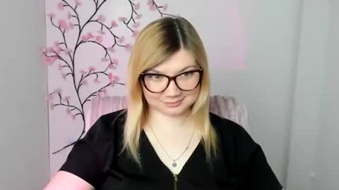 Molly online show from April 4, 12:02 pm