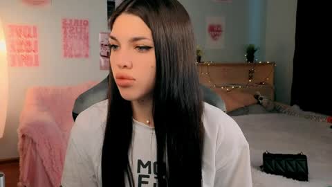 Snapshot of molly_rettyy chatting on March 30, 4:35 am Molly online show from March 30, 4:35 am