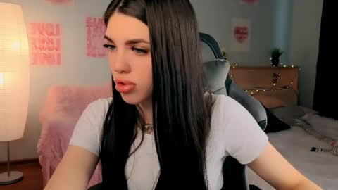 Snapshot of molly_rettyy chatting on April 11, 4:28 am Molly online show from April 11, 4:28 am