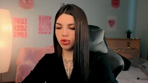 Snapshot of molly_rettyy chatting on April 18, 4:49 am Molly online show from April 18, 4:49 am