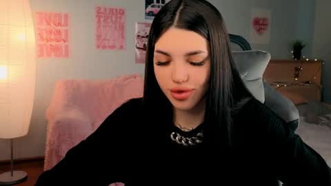 Snapshot of molly_rettyy chatting on April 19, 4:34 am Molly online show from April 19, 4:34 am