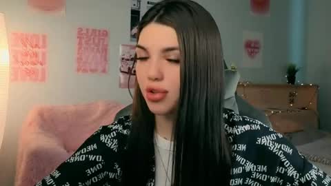 Snapshot of molly_rettyy chatting on April 30, 3:35 am Molly online show from April 30, 3:35 am