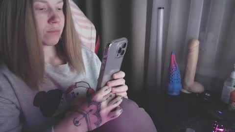 I have new photos come and see with love Molly online show from January 28, 4:41 pm