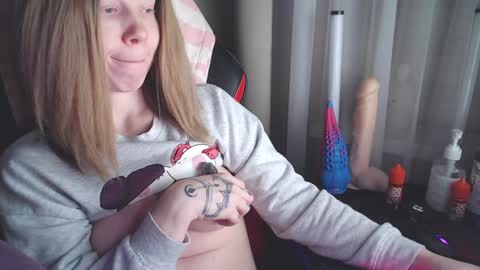 I have new photos come and see with love Molly online show from February 1, 6:08 pm