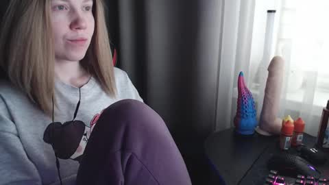 I have new photos come and see with love Molly online show from February 14, 7:49 am