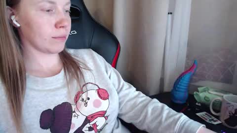 I have new photos come and see with love Molly online show from December 20, 10:06 pm