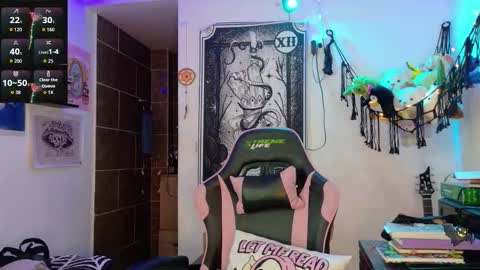 Snapshot of molly_shake chatting on December 16, 6:40 am Molly online show from December 16, 6:40 am