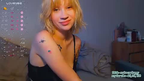 Snapshot of molly_smolly_ chatting on July 10, 3:03 pm lo online show from July 10, 3:03 pm