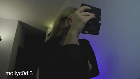 Snapshot of mollycodle chatting on December 16, 5:07 pm Goddess Katherine online show from December 16, 5:07 pm