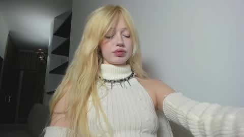 Snapshot of mollycodle chatting on December 20, 5:31 pm Goddess Katherine online show from December 20, 5:31 pm