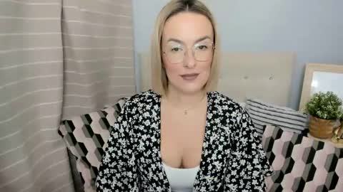 Snapshot of mollycrazy chatting on November 13, 6:40 pm MollyCrazy online show from November 13, 6:40 pm