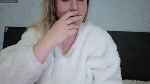 Snapshot of mollyforyou chatting on November 21, 2:16 pm Nica follow me online show from November 21, 2:16 pm