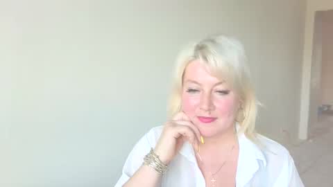 Snapshot of mollyjoyq chatting on May 17, 3:52 pm Mollyjoyq online show from May 17, 3:52 pm