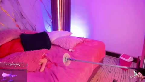 Snapshot of mollylewis18 chatting on October 19, 4:18 pm New girl Emily Valentina Michelle online show from October 19, 4:18 pm