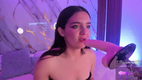 Snapshot of mollylewis18 chatting on November 11, 4:29 pm New girl Emily Valentina Michelle online show from November 11, 4:29 pm