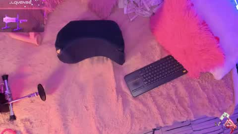 Snapshot of mollylewis18 chatting on November 16, 4:23 pm New girl Emily Valentina Michelle online show from November 16, 4:23 pm