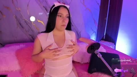 Snapshot of mollylewis18 chatting on November 19, 2:50 pm New girl Emily Valentina Michelle online show from November 19, 2:50 pm