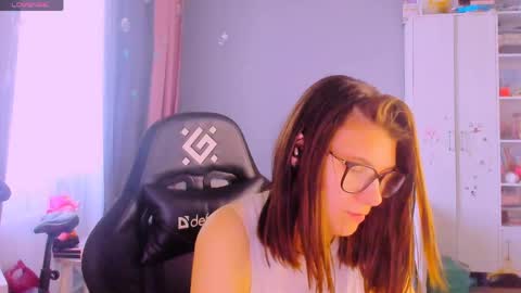  KIRA  online show from June 3, 3:31 am