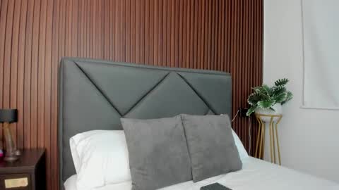 mollylove_ online show from March 18, 7:06 pm