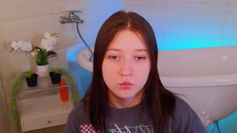 Molly online show from March 3, 10:10 am