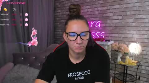 hi im Molly heregreat boobs big heart  warm pussy  online show from October 2, 1:45 am