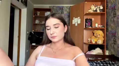 Snapshot of mollyqueen18 chatting on July 20, 10:39 am Molly online show from July 20, 10:39 am