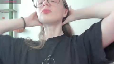 Snapshot of mollytucker chatting on July 17, 2:34 pm mollytucker online show from July 17, 2:34 pm