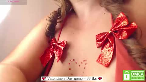 Snapshot of mollywayne chatting on February 15, 3:42 am Molly Join my social networks online show from February 15, 3:42 am