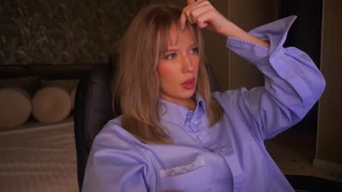 mollyymayy online show from August 9, 3:23 am
