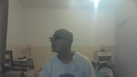 Snapshot of moment71200 chatting on January 4, 10:13 pm moment71200 online show from January 4, 10:13 pm