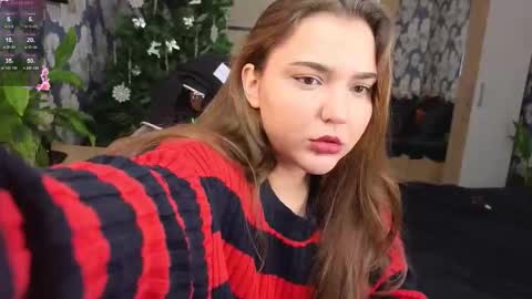 Snapshot of momiji_i chatting on January 10, 1:35 pm Leah online show from January 10, 1:35 pm