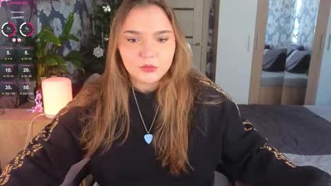 Snapshot of momiji_i chatting on January 17, 12:10 pm Leah online show from January 17, 12:10 pm