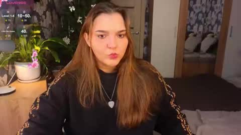 Snapshot of momiji_i chatting on January 18, 1:04 pm Leah online show from January 18, 1:04 pm