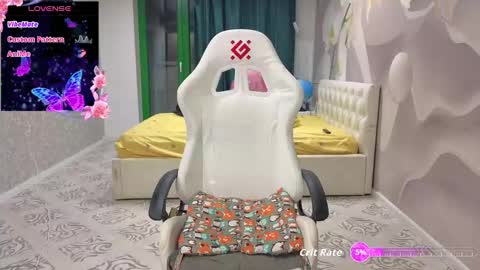 MommmY  online show from November 30, 8:13 pm