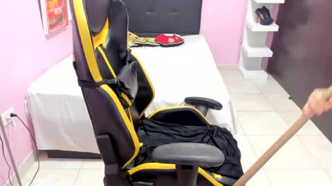 Snapshot of mommy_whore_slut chatting on December 24, 6:17 pm call me slut online show from December 24, 6:17 pm