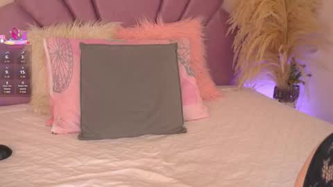 Snapshot of mommysquirt_ chatting on February 20, 1:46 am Kendall Evanz online show from February 20, 1:46 am