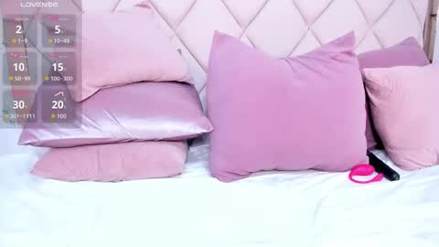 Momo  online show from October 14, 10:43 pm