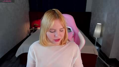 mon1ca_jones online show from November 17, 9:04 am