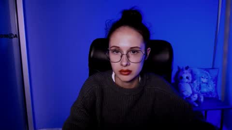 Mona  online show from October 9, 7:45 pm