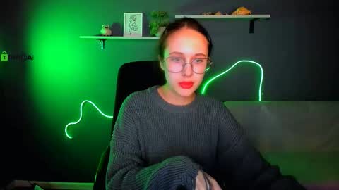 Mona  online show from October 16, 8:10 pm