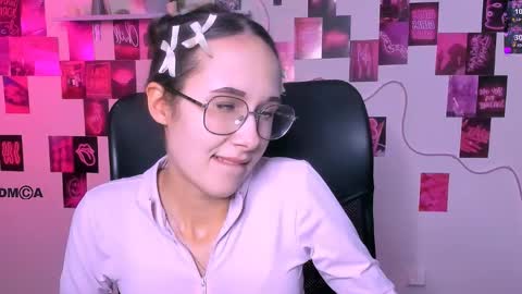 Snapshot of mona_cloud chatting on May 2, 7:52 pm Mona online show from May 2, 7:52 pm