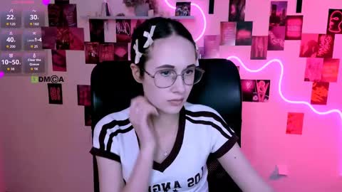 Snapshot of mona_cloud chatting on May 9, 6:57 pm Mona online show from May 9, 6:57 pm