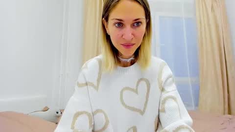 Snapshot of mona_cruz chatting on December 4, 5:16 am Mona online show from December 4, 5:16 am