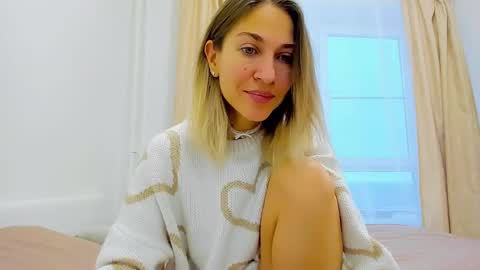 Snapshot of mona_cruz chatting on December 7, 6:21 am Mona online show from December 7, 6:21 am