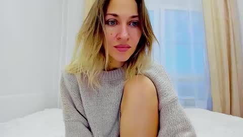 Snapshot of mona_cruz chatting on January 9, 5:23 am Mona online show from January 9, 5:23 am