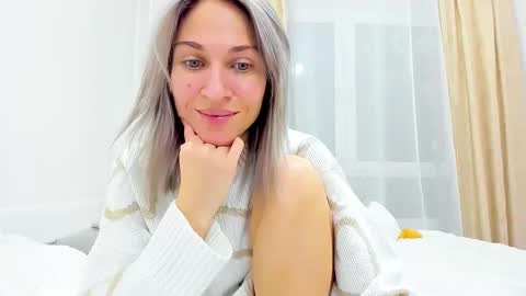 Snapshot of mona_cruz chatting on February 5, 9:50 pm Mona online show from February 5, 9:50 pm