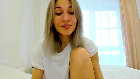 Snapshot of mona_cruz chatting on February 12, 6:19 am Mona online show from February 12, 6:19 am